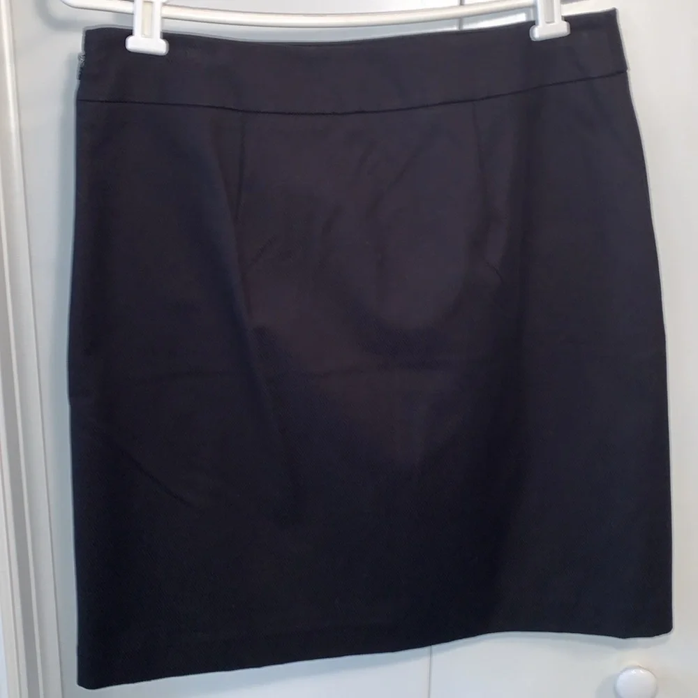 New Ann Taylor Elegant Black Button-Down Skirt.
